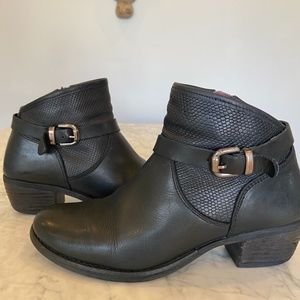 Umberto Raffini Alexa black leather booties, boots